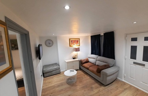 Colchester House | 3-bed House in Colchester With Parking and Wifi