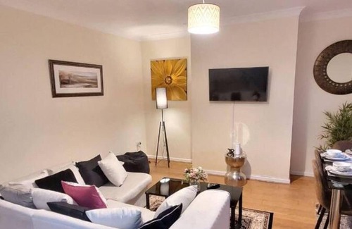 Warrington House | 3-bed House in Warrington