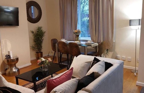 Warrington House | 3-bed House in Warrington