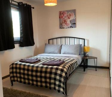 Badcall House | 3 Bed House - Sleeps 5 - Pets - Parking - Wifi