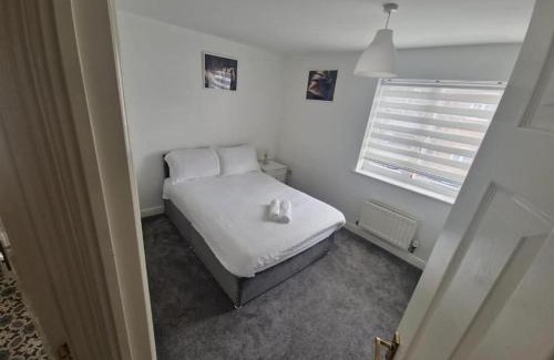 Maidstone House | 3 Bed House - Sleeps 6 - Parking - Wifi
