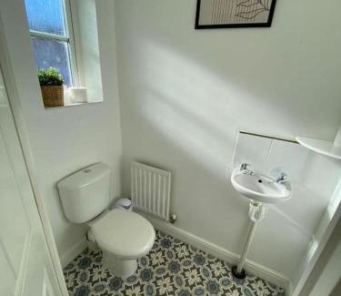 Maidstone House | 3 Bed House - Sleeps 6 - Parking - Wifi