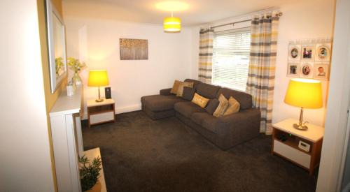 Rowlands Gill House | 3 Bed House - Sleeps 6 - Parking - Pets - Garden