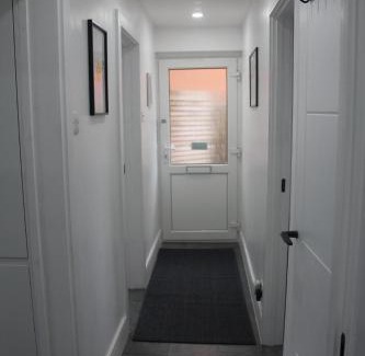 Buckhurst Hill Apartment | 3 Bed house walking distance to Central line