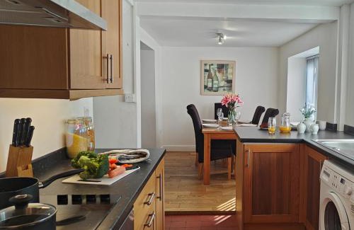 Aberaeron House | 3 Bed in Aberaeron 95971