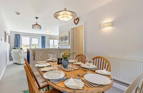 Aberdovey House | 3 Bed in Aberdovey DY036