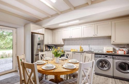 Frongoch House | 3 Bed in Bala 88351