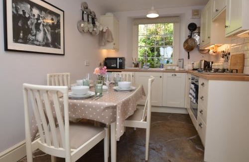 Bridport House | 3 Bed in Bothenhampton DC160