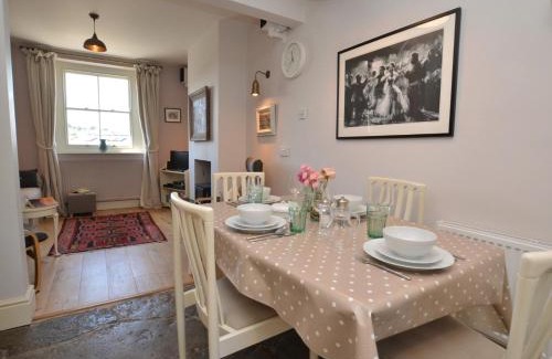 Bridport House | 3 Bed in Bothenhampton DC160