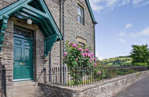 Brecon House | 3 Bed in Brecon Town BN134