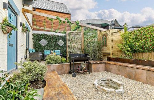 Charlestown House | 3 Bed in Charlestown 90218
