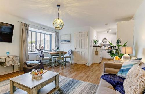 Charlestown House | 3 Bed in Charlestown 90218