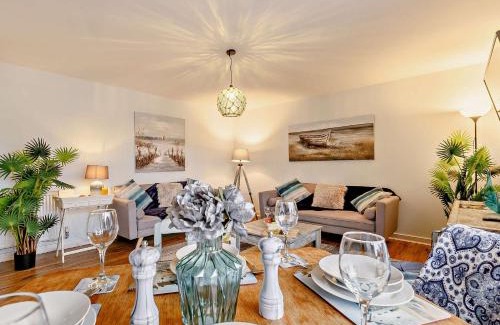 Charlestown House | 3 Bed in Charlestown 90218
