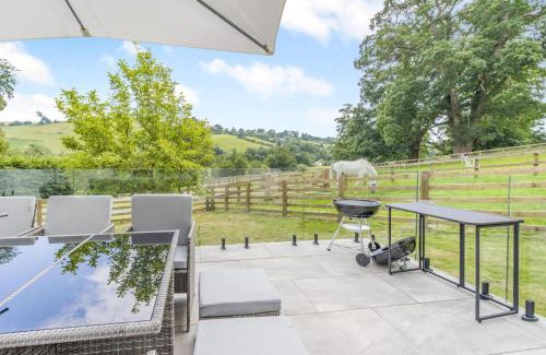 Llanfyllin House | 3 Bed in Llanfyllin oc-i32566