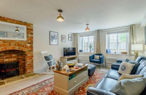 Newport House | 3 Bed in Newport 88107