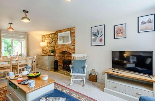 Newport House | 3 Bed in Newport 88107