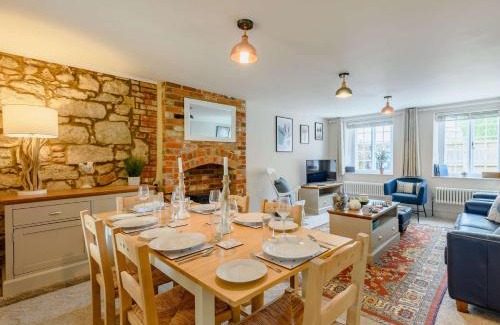 Newport House | 3 Bed in Newport 88107