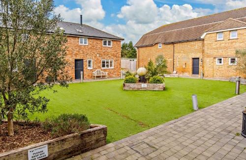 Newport House | 3 Bed in Newport 90253