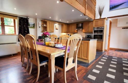 Kingswear House | 3 Bed in South Molton HBEER