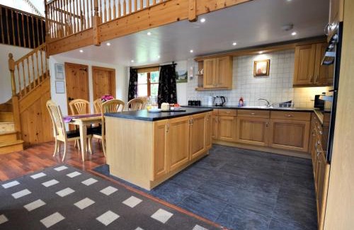 Kingswear House | 3 Bed in South Molton HBEER