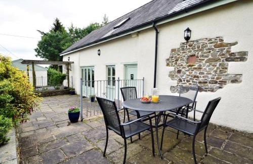 Kingswear House | 3 Bed in South Molton HBEER