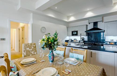 Tenby House | 3 Bed in Tenby FB161