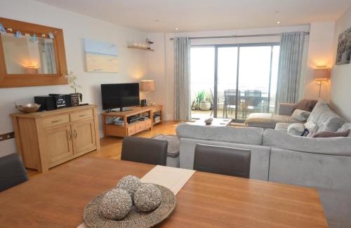Westleigh Apartment | 3 Bed in Westward Ho 41059