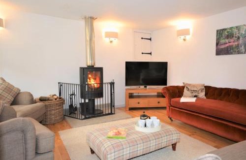 Broadwoodkelly House | 3 Bed in Winkleigh 66043