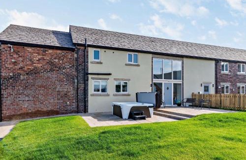 Wakefield House | 3 Bed in Wintersett 93234