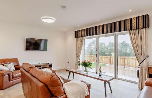 Wakefield House | 3 Bed in Wintersett 93234
