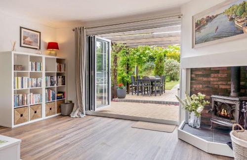Yarmouth House | 3 Bed in Yarmouth 94802