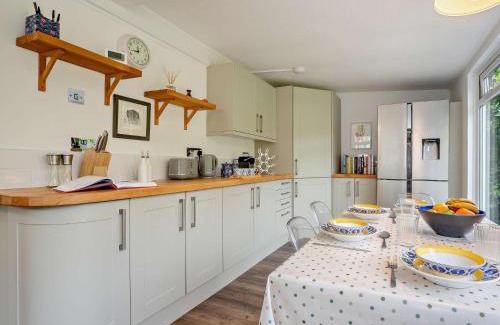 Yarmouth House | 3 Bed in Yarmouth 94802