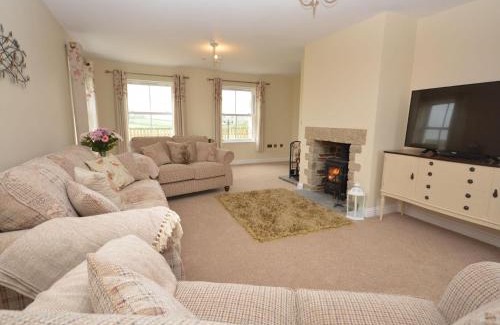 Langdon House | 3 Bed in Yeolmbridge 41848