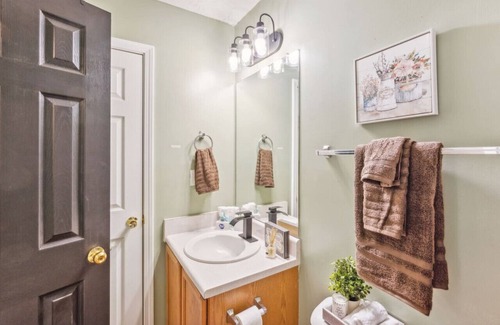 Monticello House | 3-bed Lake Jackson Escape - Turtle Cove Hideaway