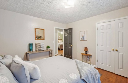 Monticello House | 3-bed Lake Jackson Escape - Turtle Cove Hideaway