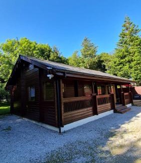 Fourstones Near Bentham House | 3-Bed Lodge - Sleeps 7 - Hot Tub - Pet Friendly