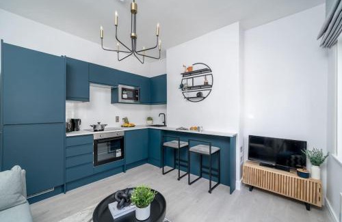 Nine Elms Apartment | 3 bed NEW House ! PERFECT CENTRAL LOCATION- 5 minutes from Tube Station