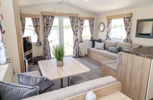 Crowle House | 3 Bed New Lodge - 7 Lakes Country Park DN17