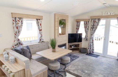 Crowle House | 3 Bed New Lodge - 7 Lakes Country Park DN17