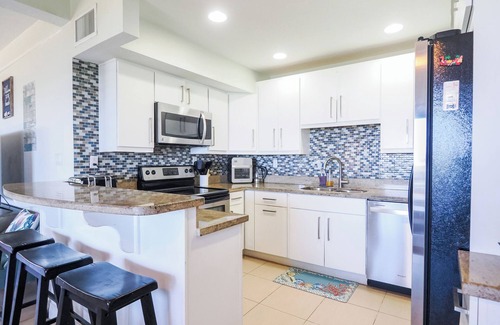 Bodden Town Condo | 3 Bed Oceanview condo with beach