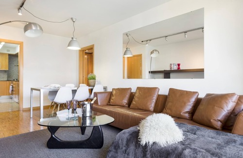 Sant Gervasi Apartment | 3 bed Private terrace 6 pax in the center of Barcelona Free WiFi