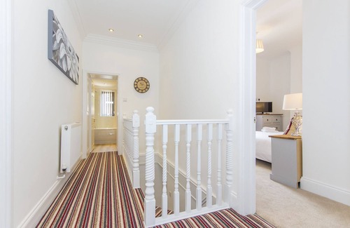Plymouth Apartment | 3 Bed- Raleigh by Pureserviced