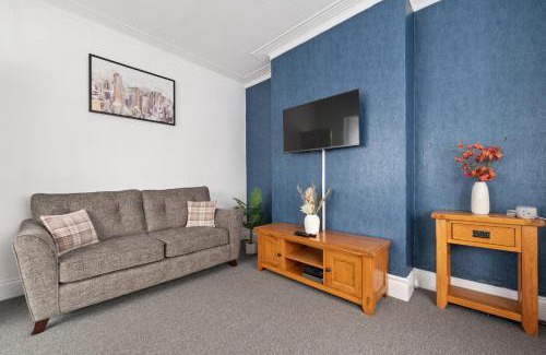 Cleethorpes House | 3-Bed Retreat with Free Parking and Long Stay Deals