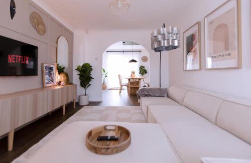 Thames House | 3-Bed Sanctuary, Free Parking - Barking Riverside