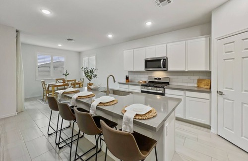 Queen Creek House | 3 bed, Sleeps 8. Brand New. Heated Community Pool and Spa!
