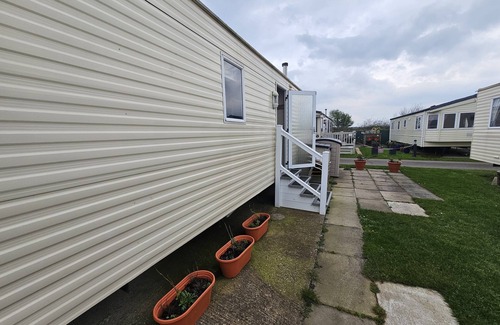 Rhyl Ski Chalet | 3 Bed Standard Caravan Robinhood