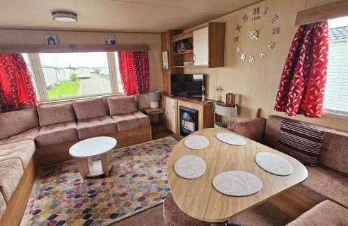 Rhyl Ski Chalet | 3 Bed Standard caravan Robinhood