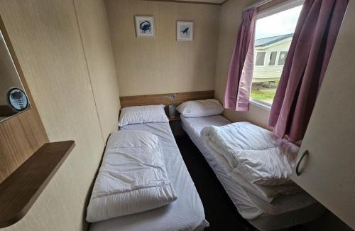 Rhyl Ski Chalet | 3 Bed Standard caravan Robinhood