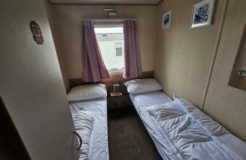 Rhyl Ski Chalet | 3 Bed Standard caravan Robinhood