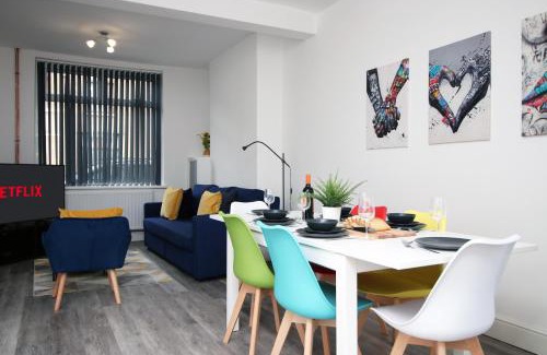 Port Talbot House | 3-Bed Townhouse - Central, Free parking